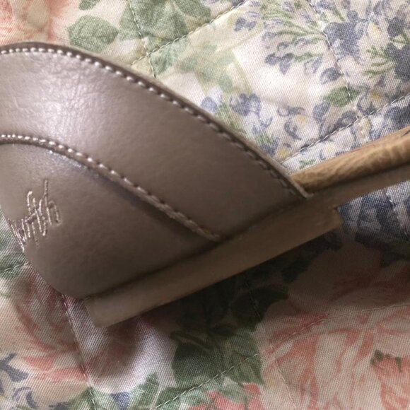 Flat Sandals - Picture 3 of 4